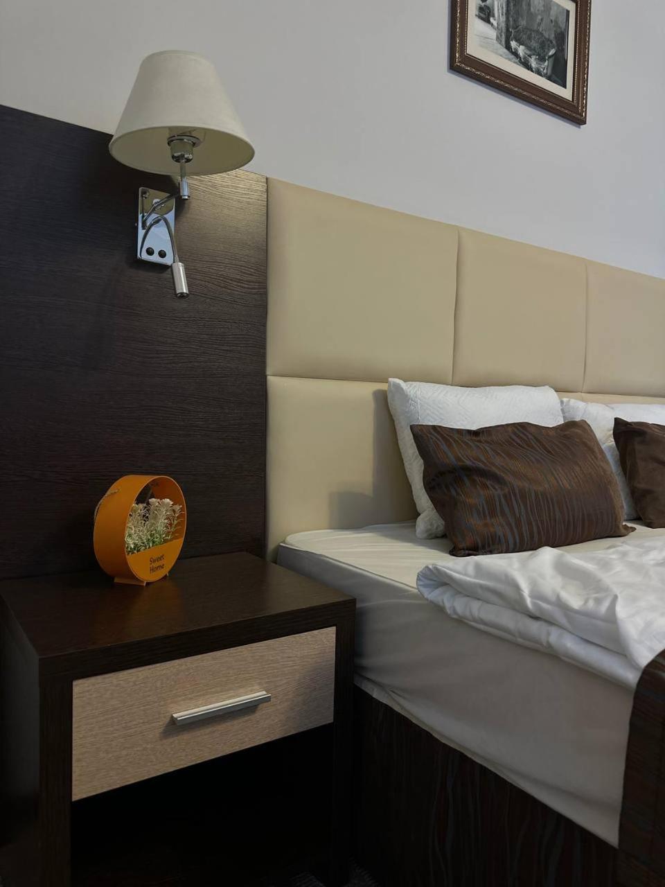 Tanzharyk Hotel Aqtöbe Luaran gambar