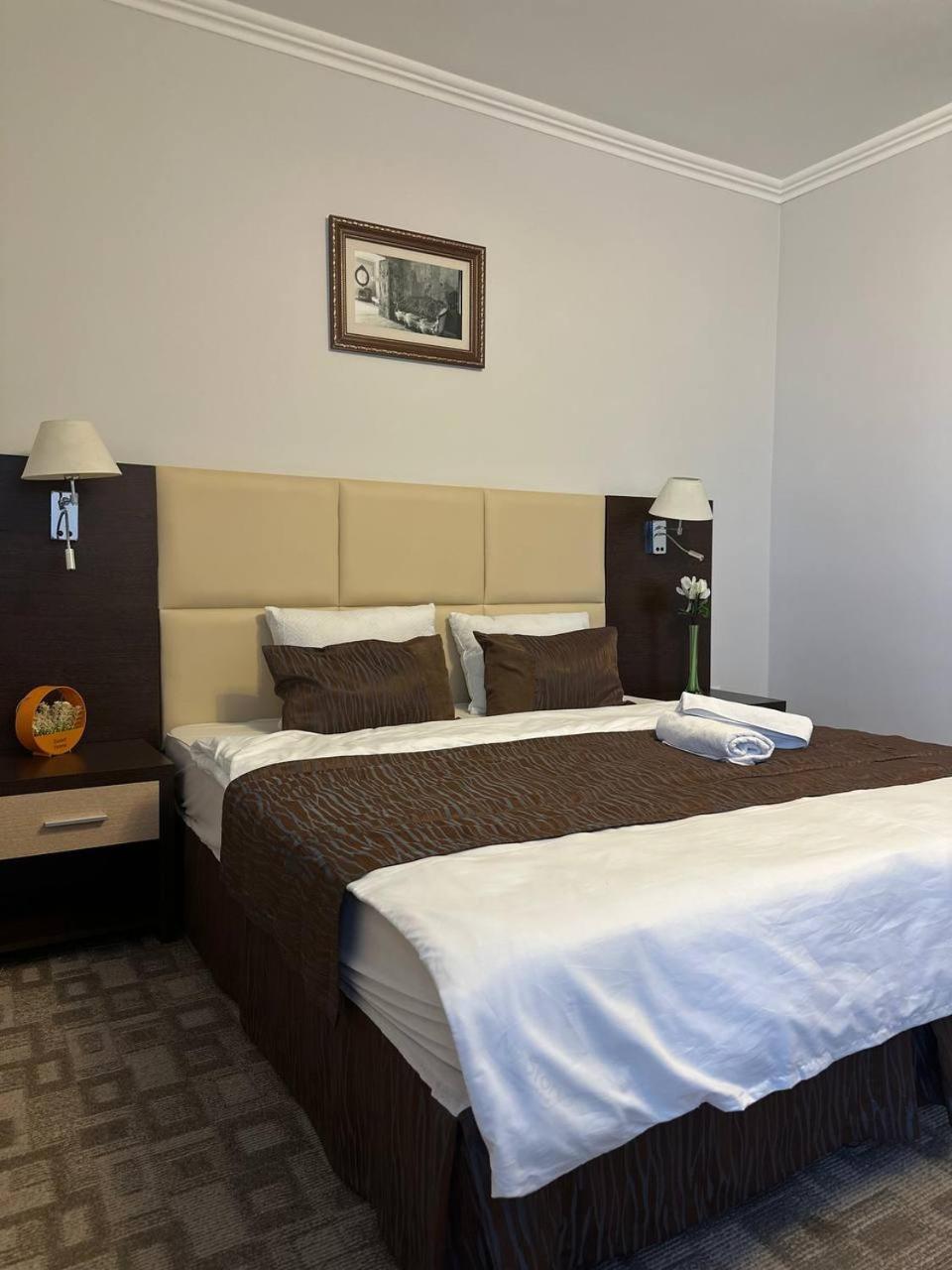 Tanzharyk Hotel Aqtöbe Luaran gambar