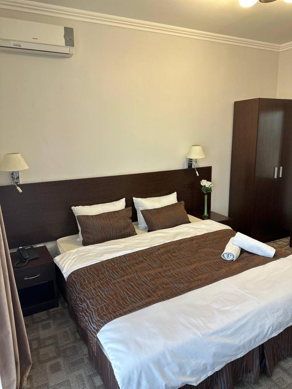 Tanzharyk Hotel Aqtöbe Luaran gambar