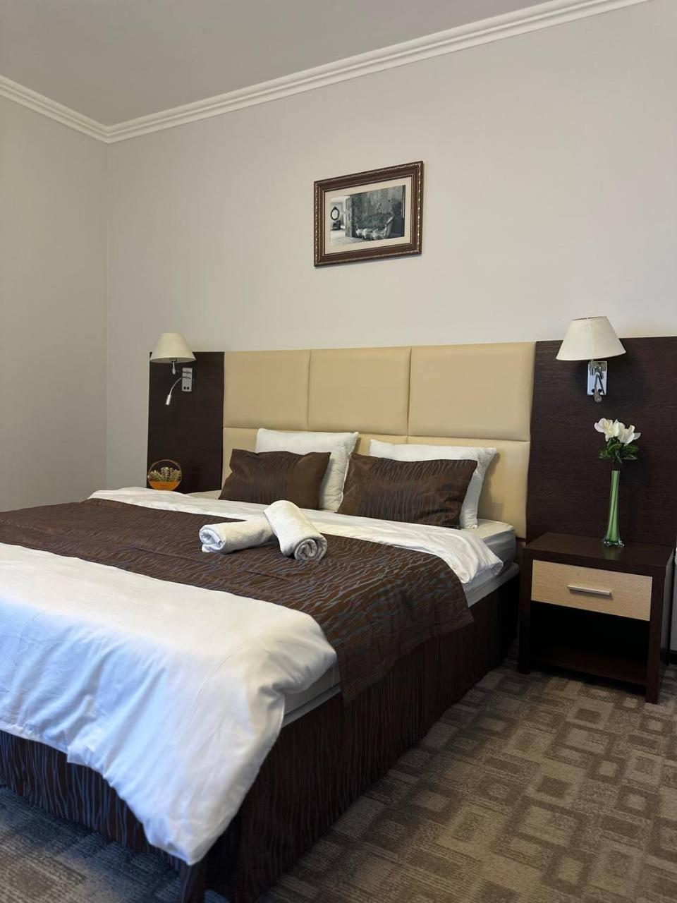 Tanzharyk Hotel Aqtöbe Luaran gambar