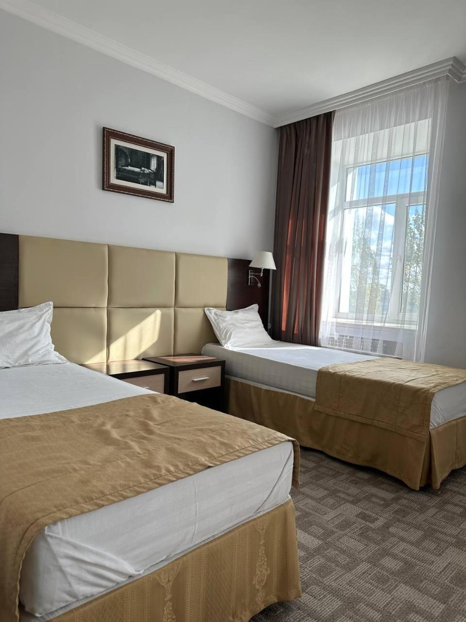 Tanzharyk Hotel Aqtöbe Luaran gambar