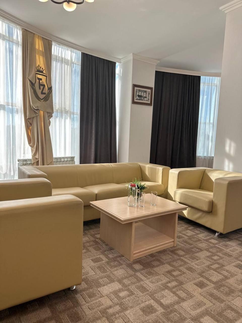 Tanzharyk Hotel Aqtöbe Luaran gambar